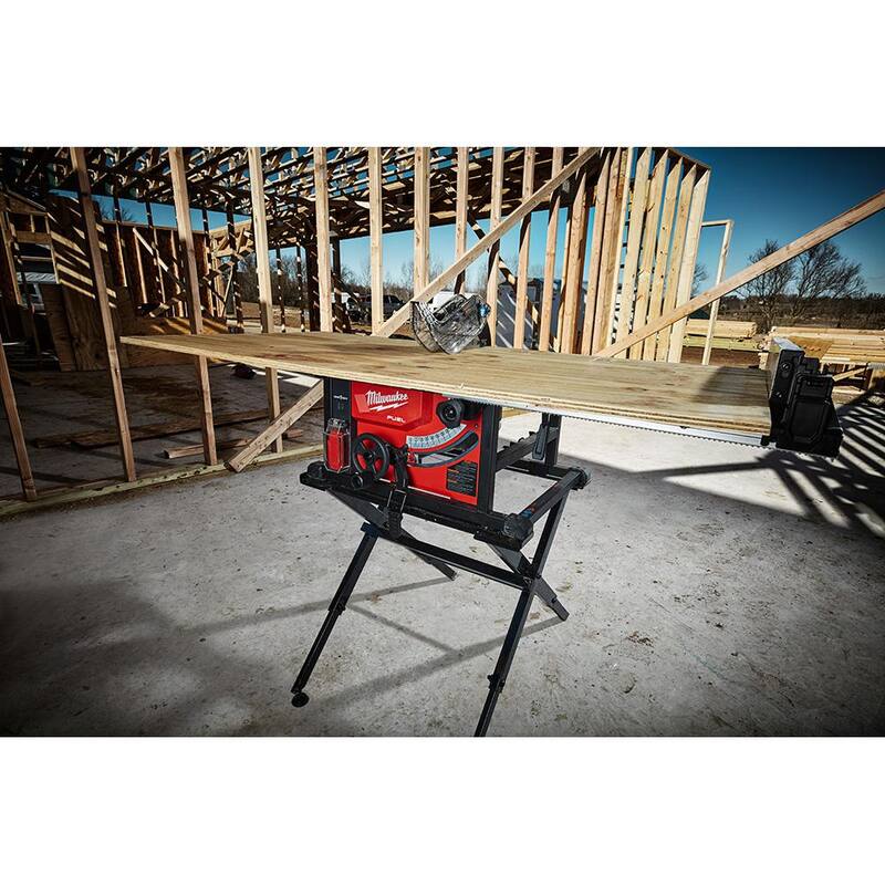 Soporte móvil universal y compacto para sierra de mesa plegable de Milwaukee 23.5 in. x 17.5 in. - 48-08-0561