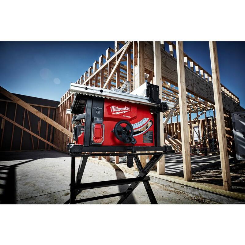 Soporte móvil universal y compacto para sierra de mesa plegable de Milwaukee 23.5 in. x 17.5 in. - 48-08-0561