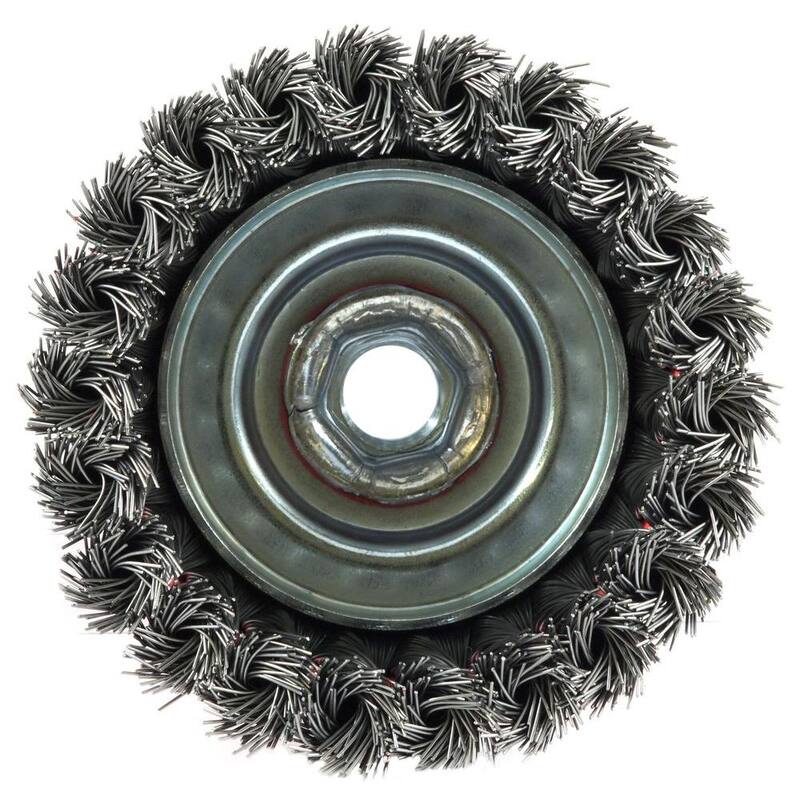 Cepillo de copa de alambre trenzado Forney de 4 pulg. x 5/8 pulg. - Con husillo roscado de 11 - 72753