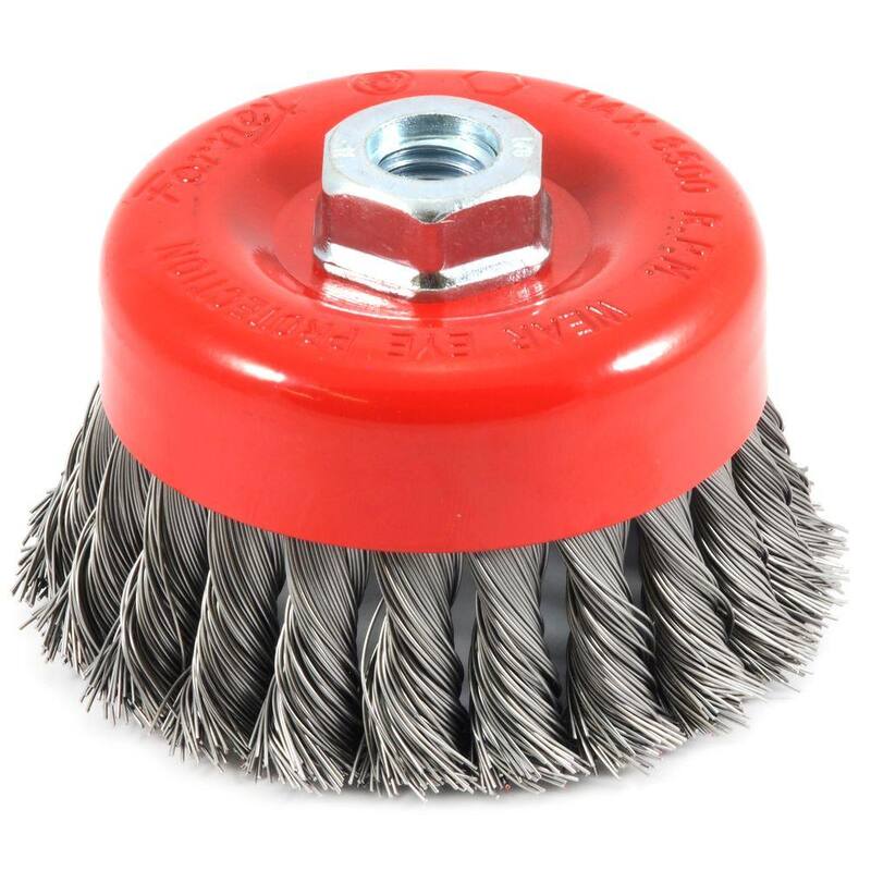 Cepillo de copa de alambre trenzado Forney de 4 pulg. x 5/8 pulg. - Con husillo roscado de 11 - 72753