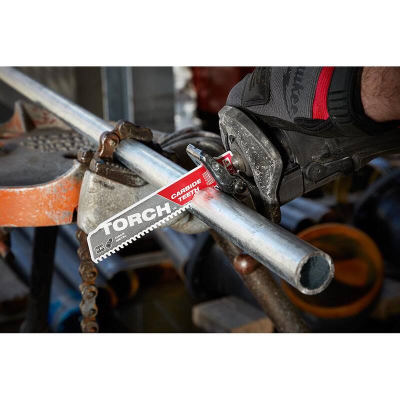 Milwaukee 9 pulgadas 8 TPI Hoja de sierra alternativa SAWZALL con dientes de carburo para corte de metal (paquete de 2) - 48-00-5202-48-00-5202