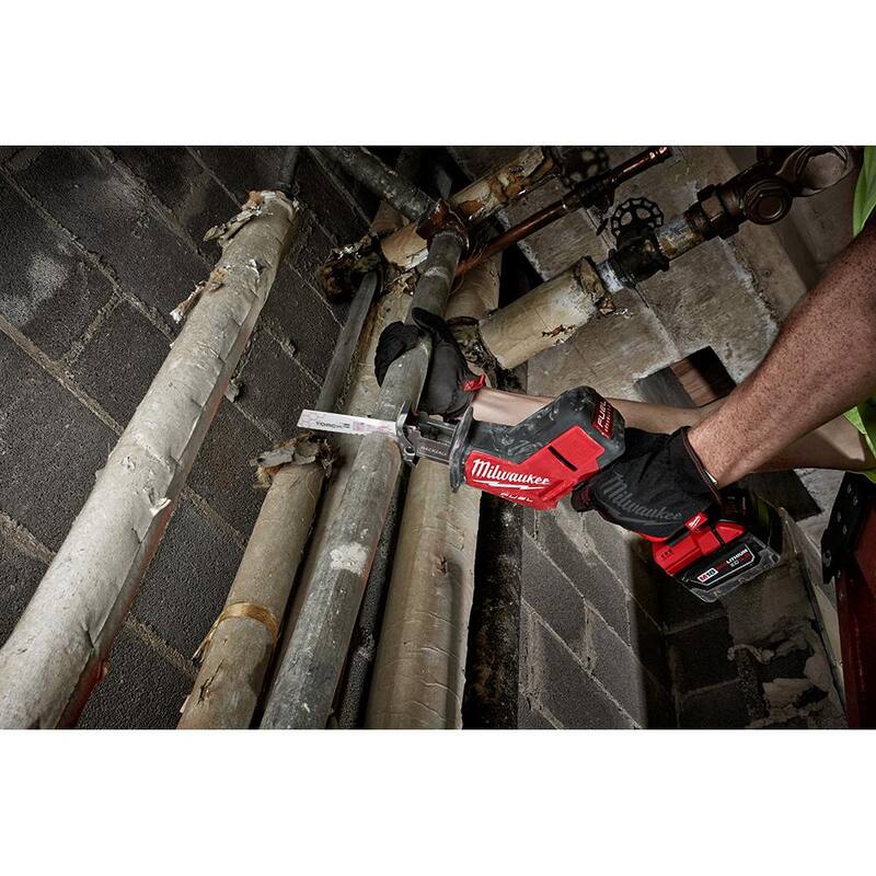 Juego de hojas de sierra de vaivén para corte de metal Milwaukee SAWZALL Bi-Metal con juego de puntas de destornillador de acero para impacto SHOCKWAVE (61 piezas) - 49-22-1216-48-32-4023