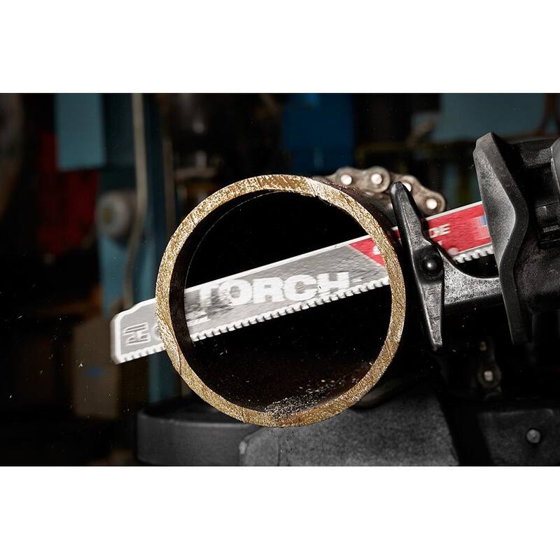 Milwaukee 6 in. 8 TPI TORCH Carbide Teeth Metal Cutting Sawzall Reciprocating Saw Blade (paquete de 2) - 48-00-5201-48-00-5201