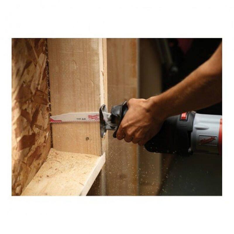 Hoja de sierra reciproca para madera incrustada con clavos Milwaukee 9 in. 5 TPI AX BiMetal con insertos de carburo 9 in. (paquete de 12) - 48-00-5026T-48-00-5026T.