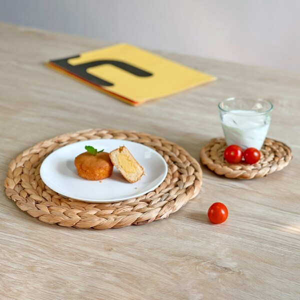 Vintiquewise Decorative Round 20'' Natural Woven Handmade Water Hyacinth Placemats, PK 4 - QI004238-20