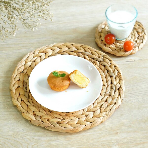 Vintiquewise Decorative Round 20'' Natural Woven Handmade Water Hyacinth Placemats, PK 4 - QI004238-20
