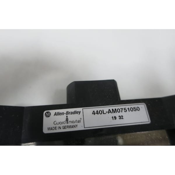 Allen Bradley GUARDSHIELD CORNER MIRROR LIGHT CURTAIN - 440L-AM0751050

Reflector de Esquina con Cortina de Luz GUARDSHIELD de Allen Bradley - 440L-AM0751050