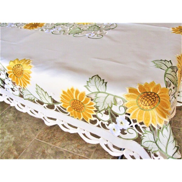 Sinobrite 68 x 68 in. Sunflower on Cream Fabric Tablecloth - H8710-68X68