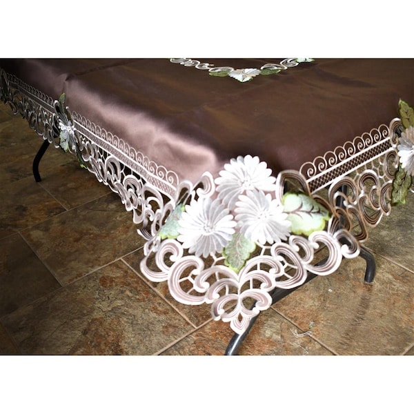 Sinobrite H8852-1-68x90 68 x 90 in. White Daisy Green Leaves on Brown Fabric Tablecloth - H8852/1-68X90