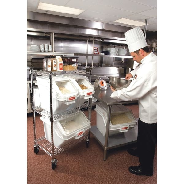 Rubbermaid Commercial Bulk Storage Bin, 21.6qt. w/Scoop and Lid - FG9G5700WHT