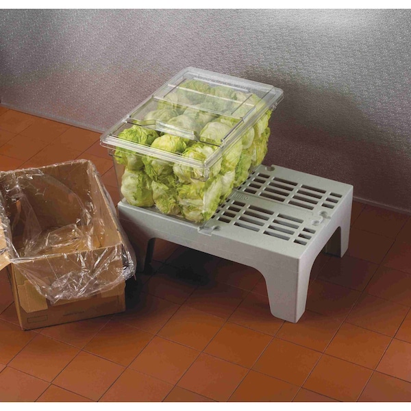 Cambro Camwear 12"x18"x9" Deep 4.75 gal. Clear Polycarbonate Food Storage Box - 12189CW135