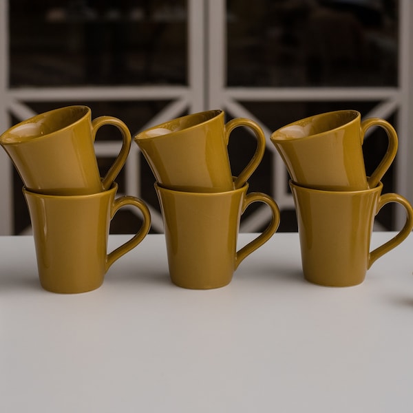 Manhattan Comfort Coup 12 Mugs (11.16 oz.) in Yellow - 2-AM94-0490