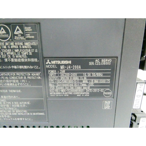 Servo drives y amplificador 2KW Mitsubishi 0-360HZ 200-240V-AC 170V-AC 3PH - MR-J4-200A