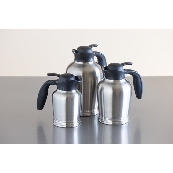 Service Ideas Ergoserv Carafe, Vacuum Insulated, 0.6 Liter, 20 oz, Stainless/Black - 10-00006-000