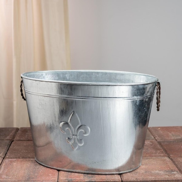 Homeroots Oval Silver Ribbed Fleur De Lis Beverage Tub - 384108
