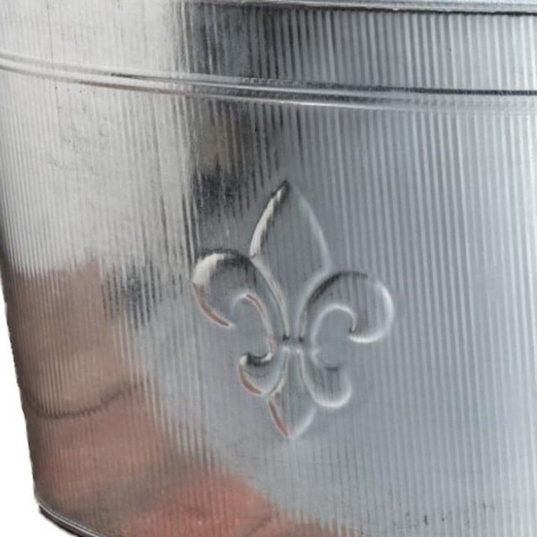 Homeroots Oval Silver Ribbed Fleur De Lis Beverage Tub - 384108
