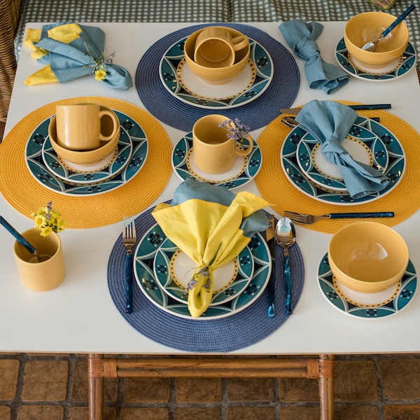 Manhattan Comfort Actual 16 Piece Dinner Set, Service for 4 in Yellow and Blue - AM19-1922