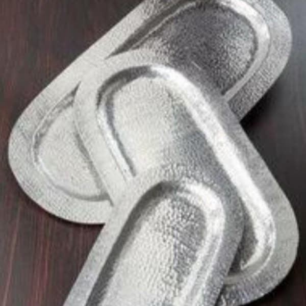 Homeroots 0.5 x 12 x 24 in. Capsule Shaped Silver Hammered Tray - 388589