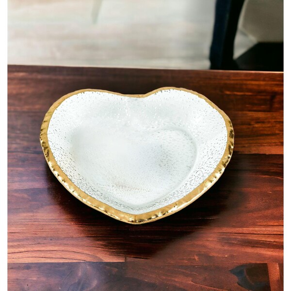 Homeroots 8 in. Mouth Blown Heart Edge Gold Leaf Plate - 376061