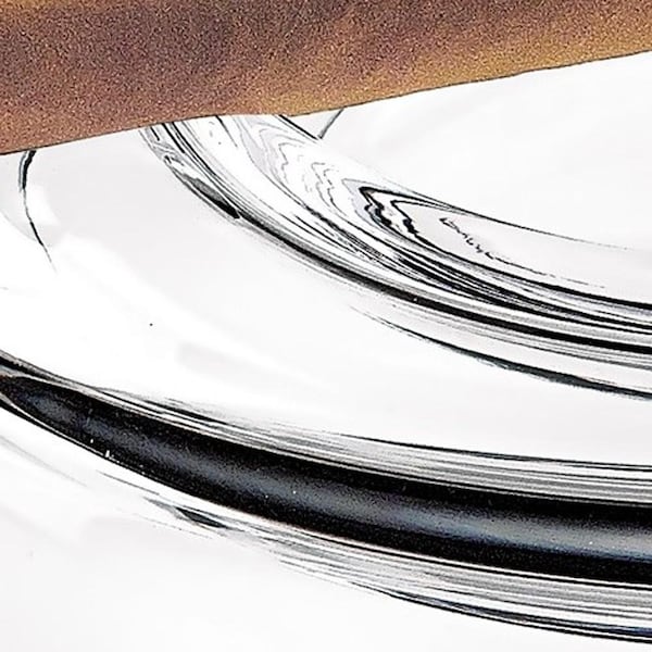 Homeroots Mouth Blown European Crystal Cigar Ash Tray - 376144