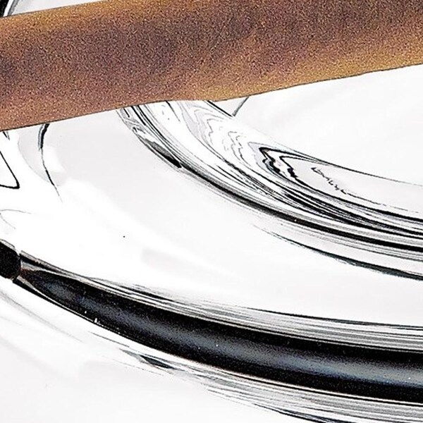 Homeroots Mouth Blown European Crystal Cigar Ash Tray - 376144