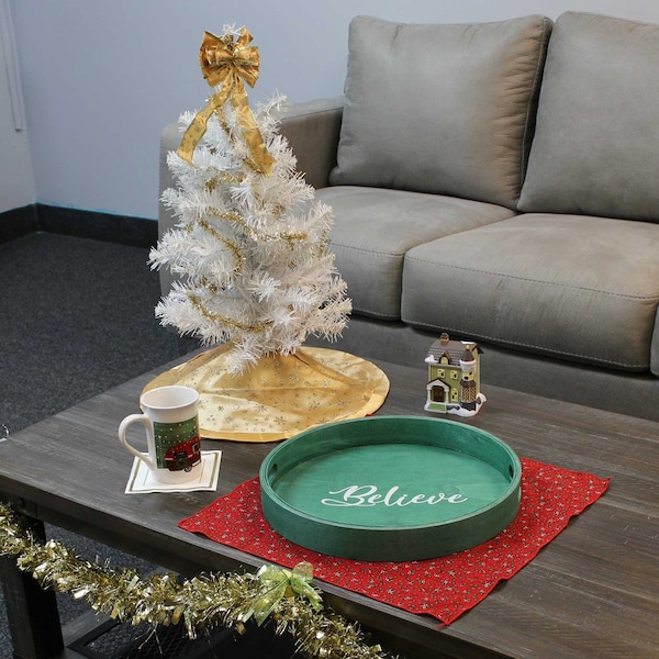 Elegant Designs "Believe" 13.75" Round Wood Serving Tray with Handles - HG2013-GBL