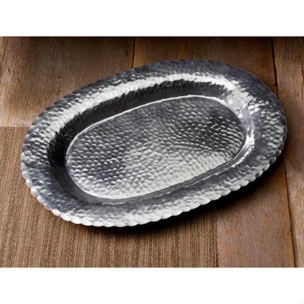 Homeroots 0.5 x 13 x 20 in. Traditional Scallop Oval Hammered Tray, Silver - 388592
