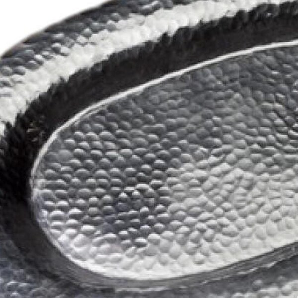 Homeroots 0.5 x 13 x 20 in. Traditional Scallop Oval Hammered Tray, Silver - 388592