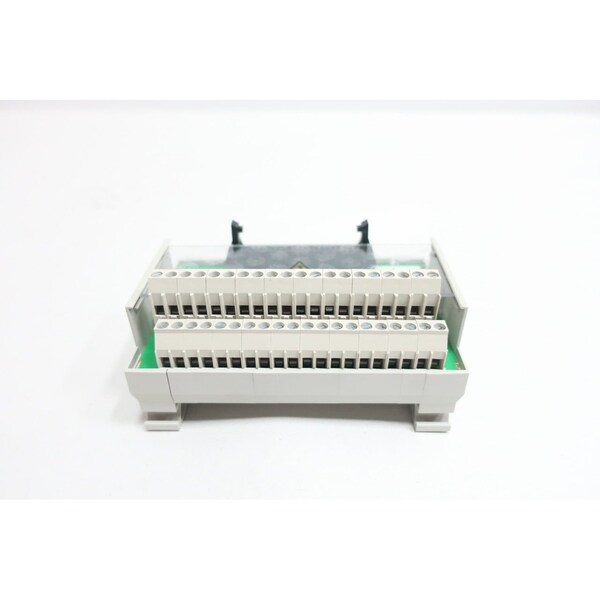 Allen Bradley INTERFACE SER A OTHER PLC AND DCS MODULE - 1492-IFM40F-FS120-2