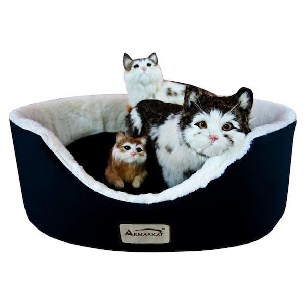Aeromark C04HML-MB Armarkat Pet Bed Cat Bed 22 x 19 x 8 - Laurel Green & Ivory - AE23247