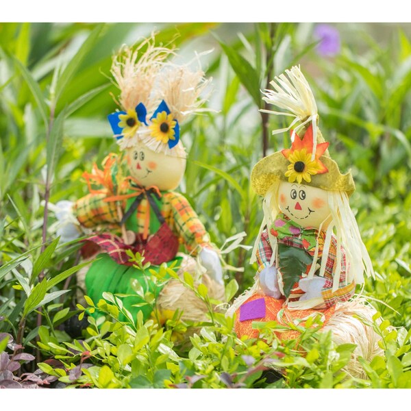 Gardenised Gardenised 13 Inch Boy and Girl Duo Scarecrow Elegantly Seated on a Rustic Hay Bales - QI003425