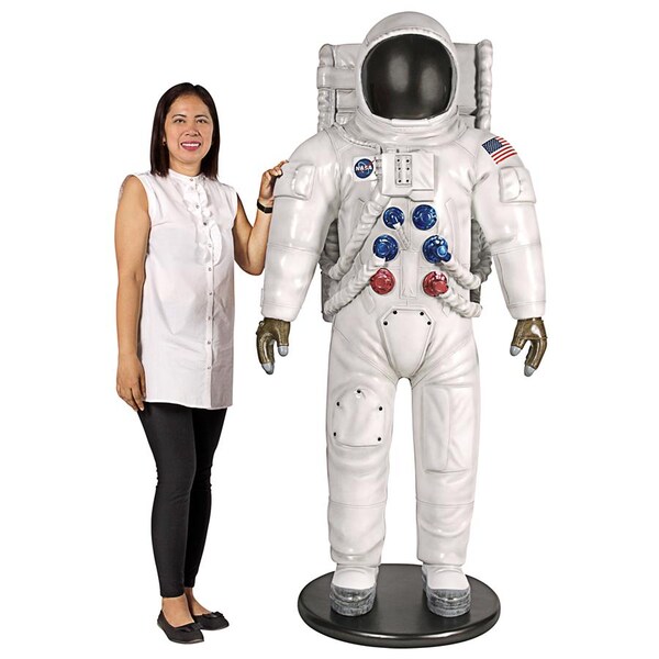 Design Toscano Man on the Moon Astronaut Statue - NE180011