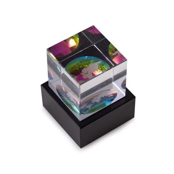 Bey Berk International Bey-Berk International Globe Etched Crystal Cube on Black Marble Base, Clear - R65S