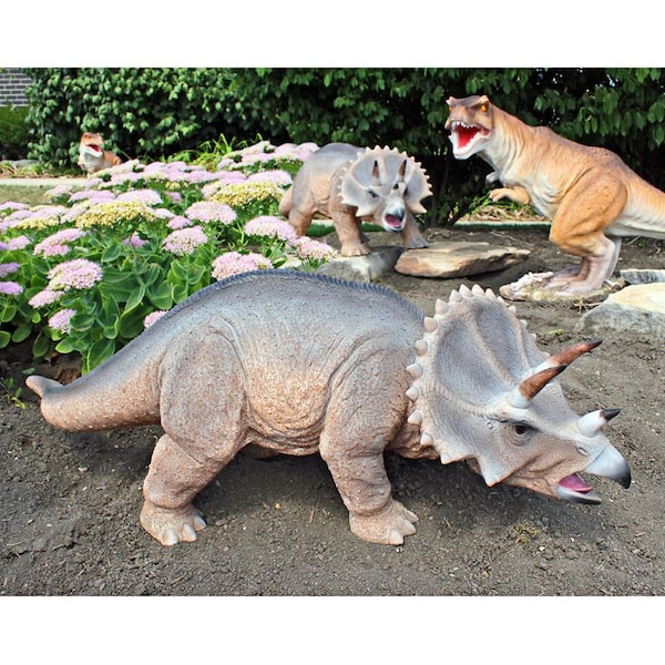 Design Toscano Scaled Jurassic Triceratops Dinosaur Statue - JQ6177