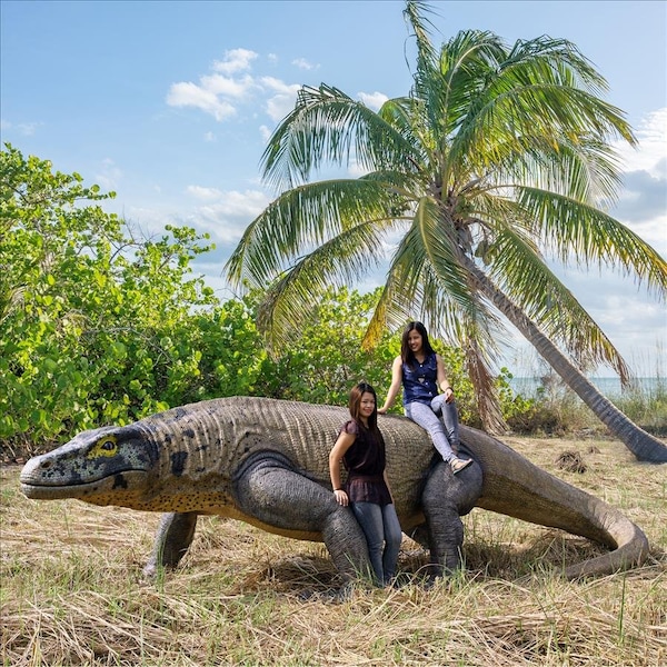 Design Toscano Giant Megalania Monitor Lizard Statue - NE130056