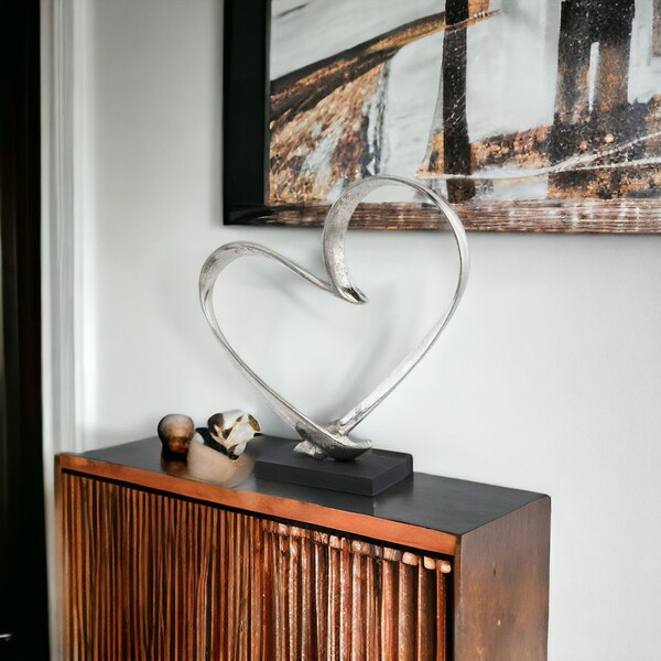 Homeroots 4 x 14 x 15.5 in. Raw Silver & Black Corazon Heart Sculpture on Base - 354624