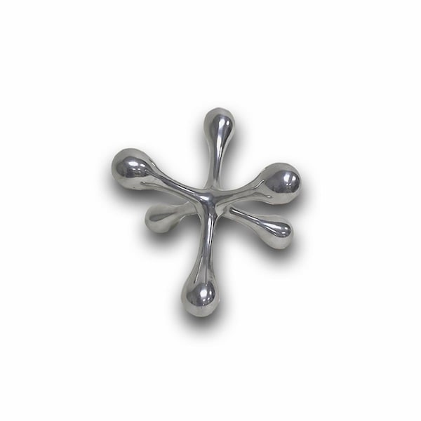 Homeroots 5 x 5 x 4 in. Silver Cantillo Small Decorative Jack Sculpture - 354685