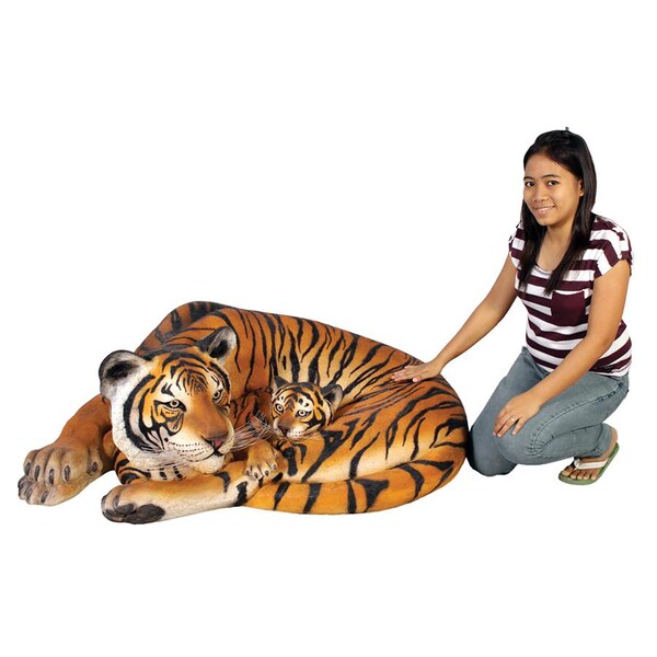 Design Toscano Life-Size Resting Bengal Tigress and Cub Statue - NE120011