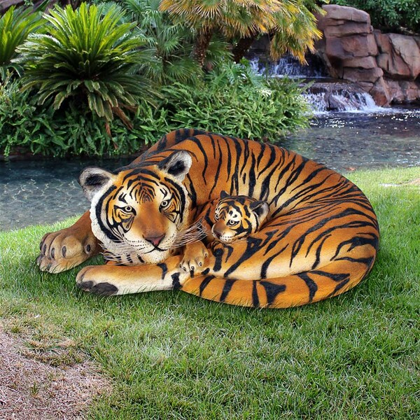 Design Toscano Life-Size Resting Bengal Tigress and Cub Statue - NE120011