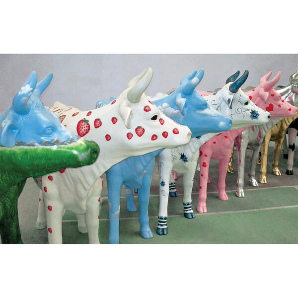 Design Toscano The Grande-Scale Wildlife Animal Collection: Holstein Cow Statue - NE80139