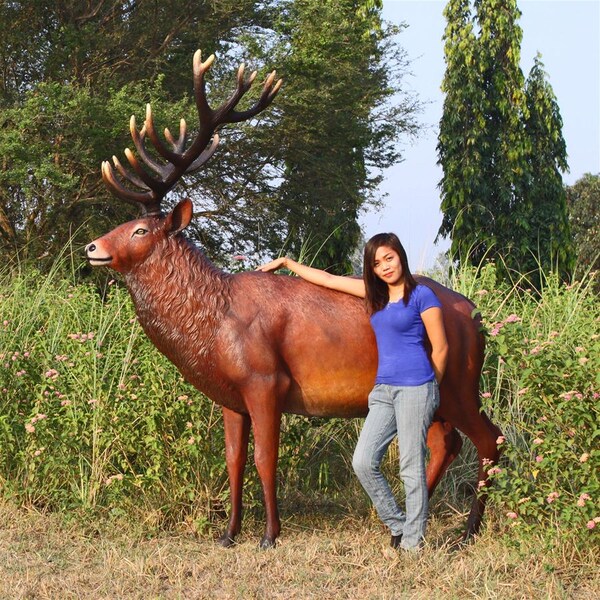 Design Toscano Grande-Scale Red Deer Buck Statue - NE140044