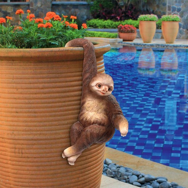 Design Toscano Sinbad the 3-Toed Sloth Hanging Statue - QM2986400