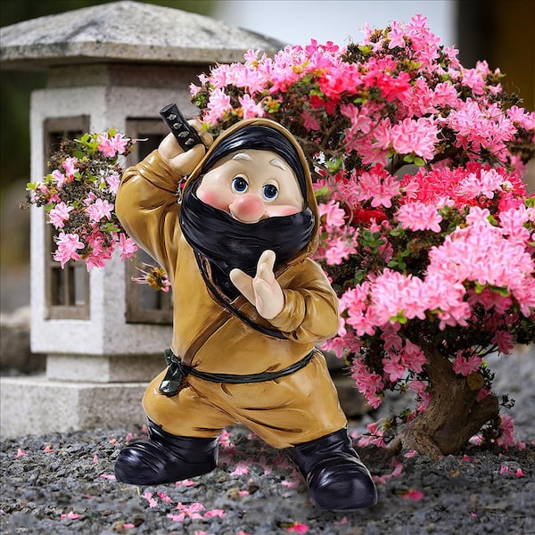 Design Toscano Far East Garden Fighters Gnome Statue: Ninja - QL30259