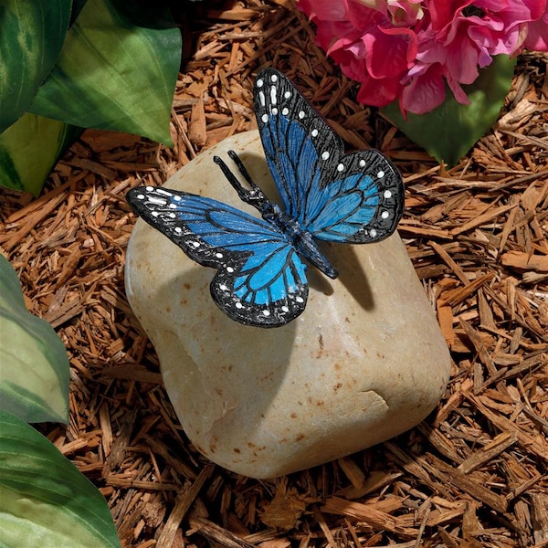 Design Toscano Papilio Ulysses Butterfly on Rock Statue - MP7482