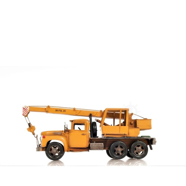 Palacedesigns Crane Truck Sculpture - PA3677307