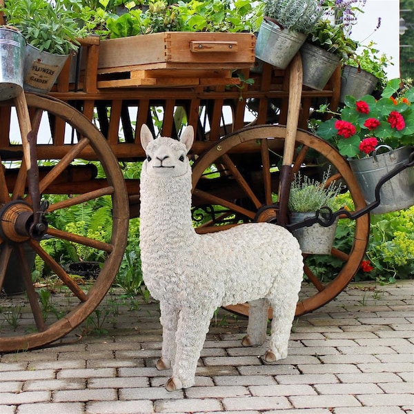Design Toscano The Alpacalypse of Alpaca Garden Statues: Large - QM2680100