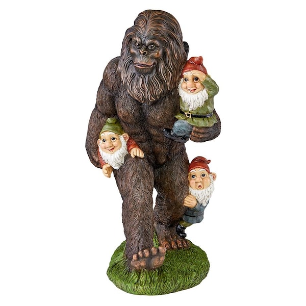Design Toscano Schlepping the Garden Gnomes Bigfoot Statue - QM16042