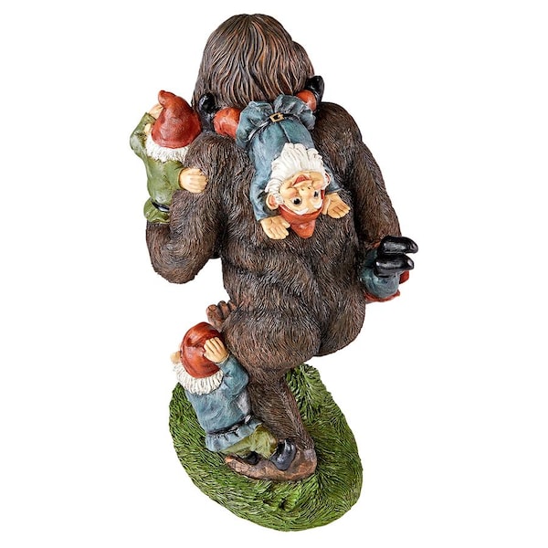 Design Toscano Schlepping the Garden Gnomes Bigfoot Statue - QM16042