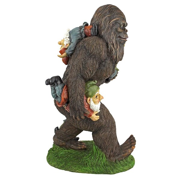 Design Toscano Schlepping the Garden Gnomes Bigfoot Statue - QM16042