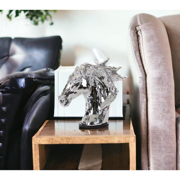 Homeroots Modern Head Sculpture - Silver Horse - 284045